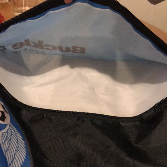 Buckle pull string bag - Picture 2 of 4